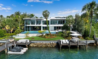 370 S Hibiscus Dr